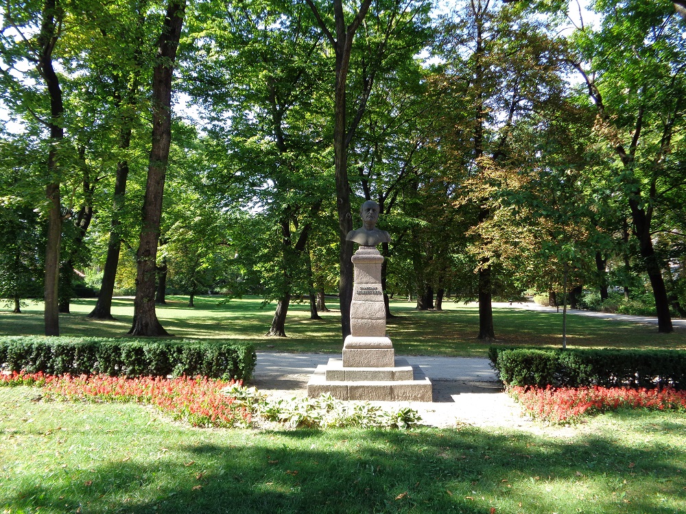 Park otwarty dla publiczności w 1905 r., w latach 1907-1918 nosił imię Goethego. Imię Stanisława Moniuszki nadano mu w 1919 r., fot. Adam Suwart © Wydawnictwo Miejskie Posnania - grafika artykułu