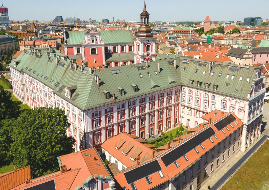 Widok z lotu ptaka na Urząd Miasta Poznania od strony parku Chopina - grafika artykułu