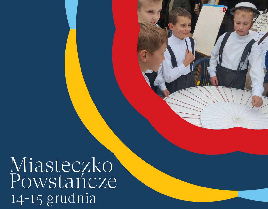 Plakat promujący warsztaty tkackie w Miasteczku Powstańczym. W prawym, górnym narożniku zdjęcie dzieci, które uczą się tkania.Granatowe tło obok czerwone, żółte i niebieskie wstęgi. - grafika artykułu