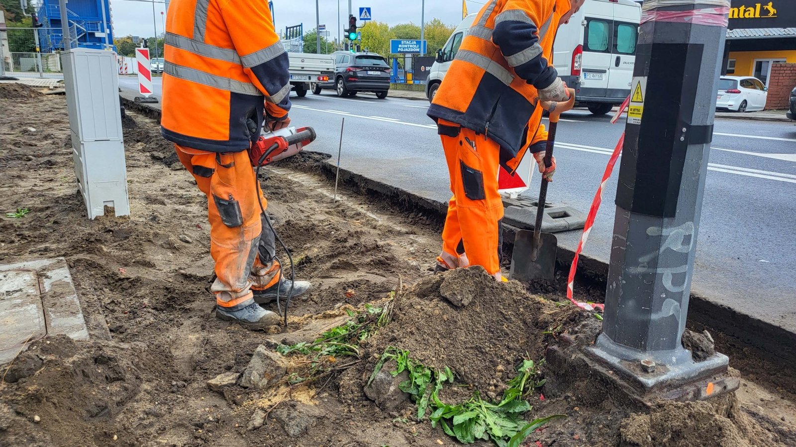 Galeria zdjęć z budowy drogi rowerowej wzdłuż ul. Dmowskiego