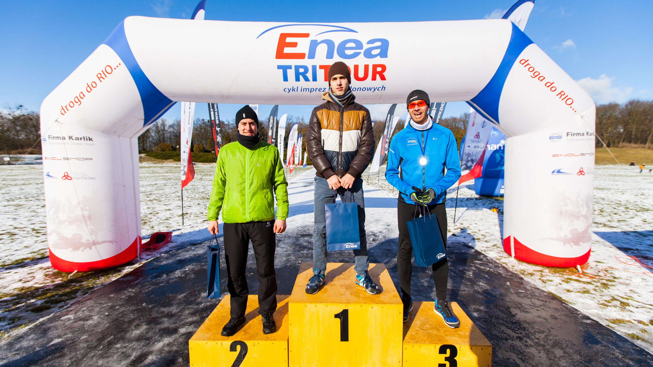 Dekoracja najlepszych zawodników na podium