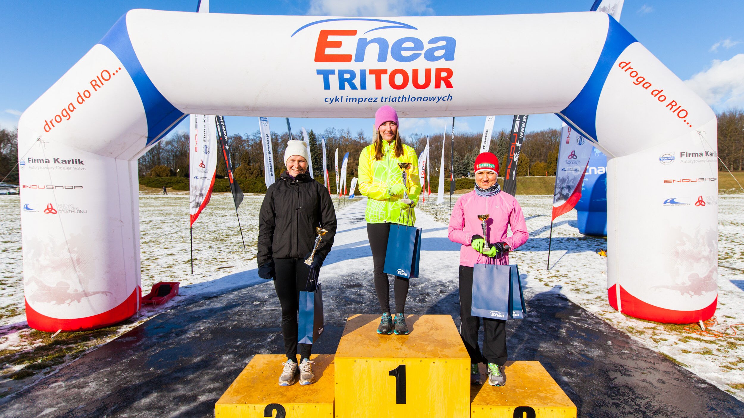 Dekoracja najlepszych zawodników na podium