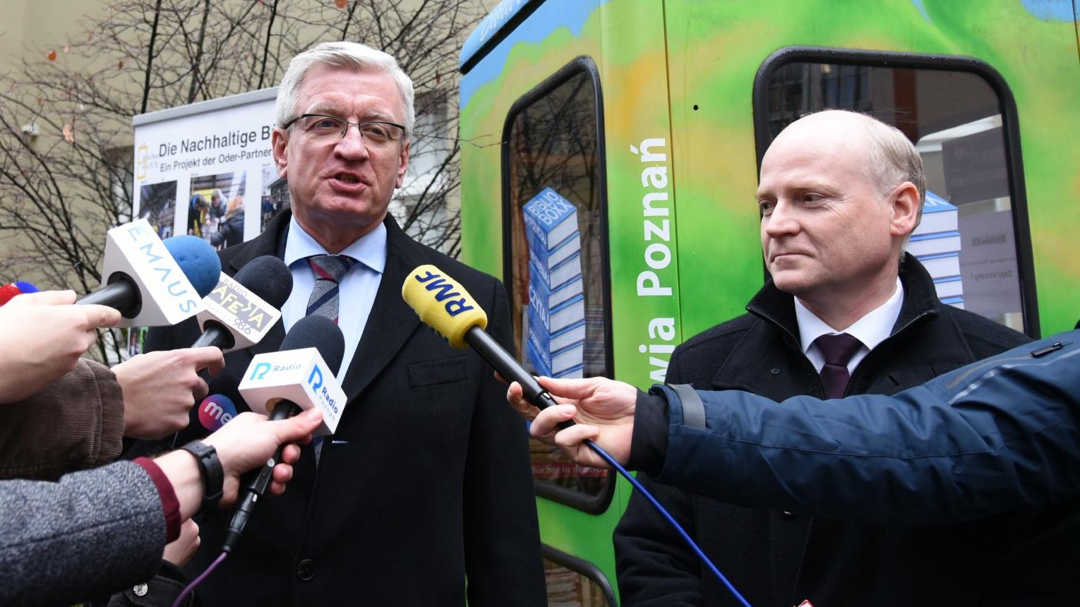 Przy ul. Za Bramką stanął BiblioboXX, czyli mobilna, polsko-niemiecka biblioteka