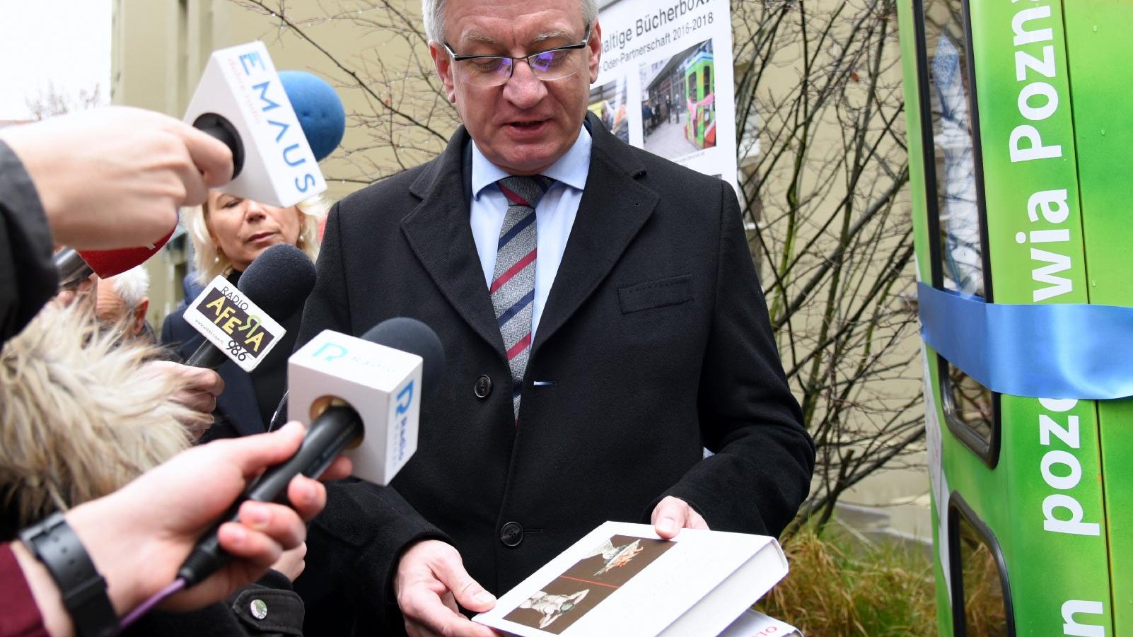 Przy ul. Za Bramką stanął BiblioboXX, czyli mobilna, polsko-niemiecka biblioteka