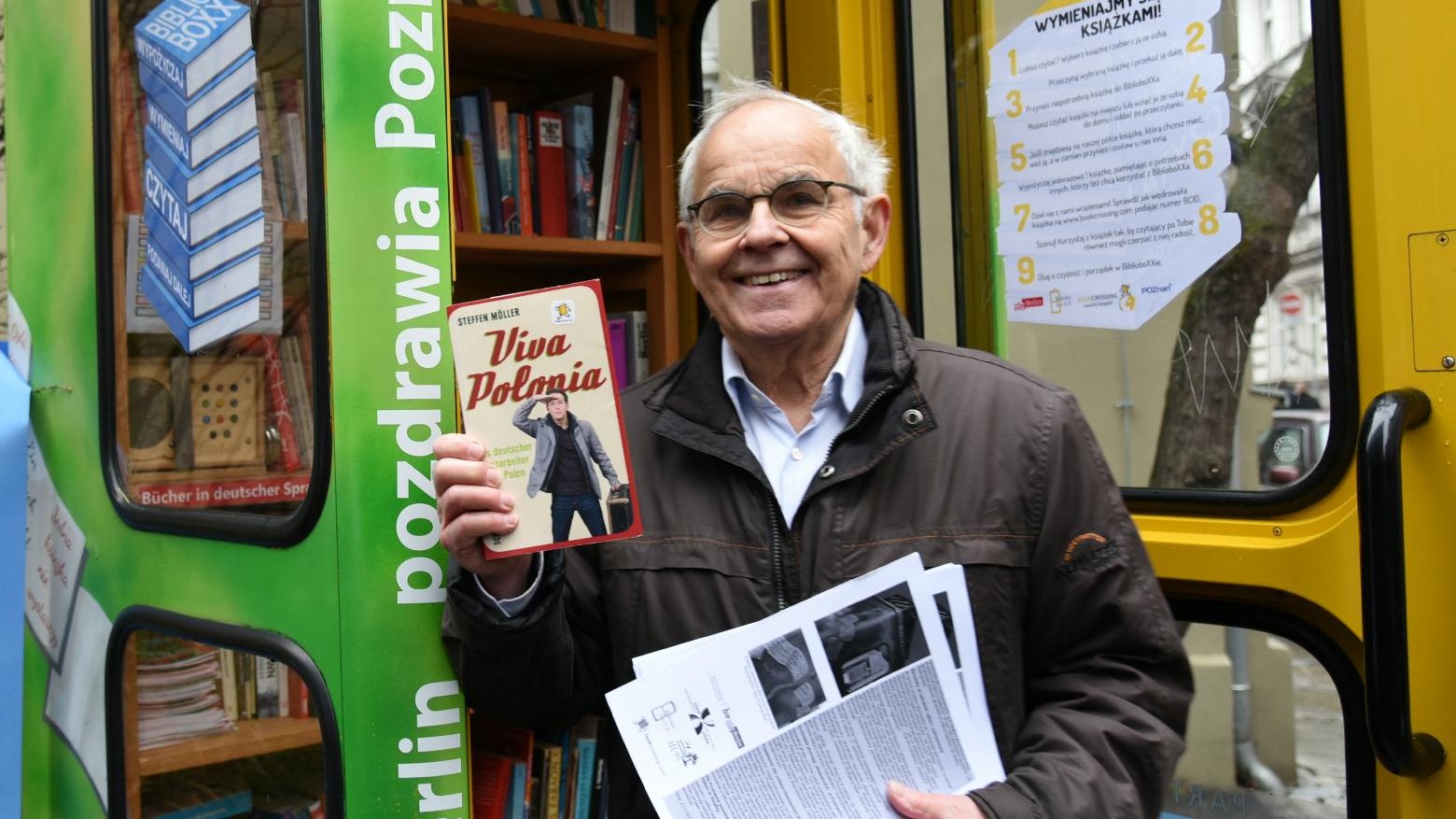 Przy ul. Za Bramką stanął BiblioboXX, czyli mobilna, polsko-niemiecka biblioteka