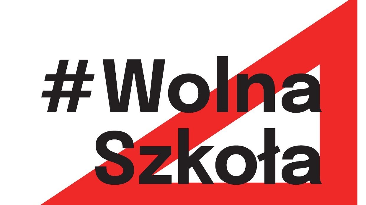 Grafika przedstawia czerwoną ekierkę oraz napis "Wolna szkoła".