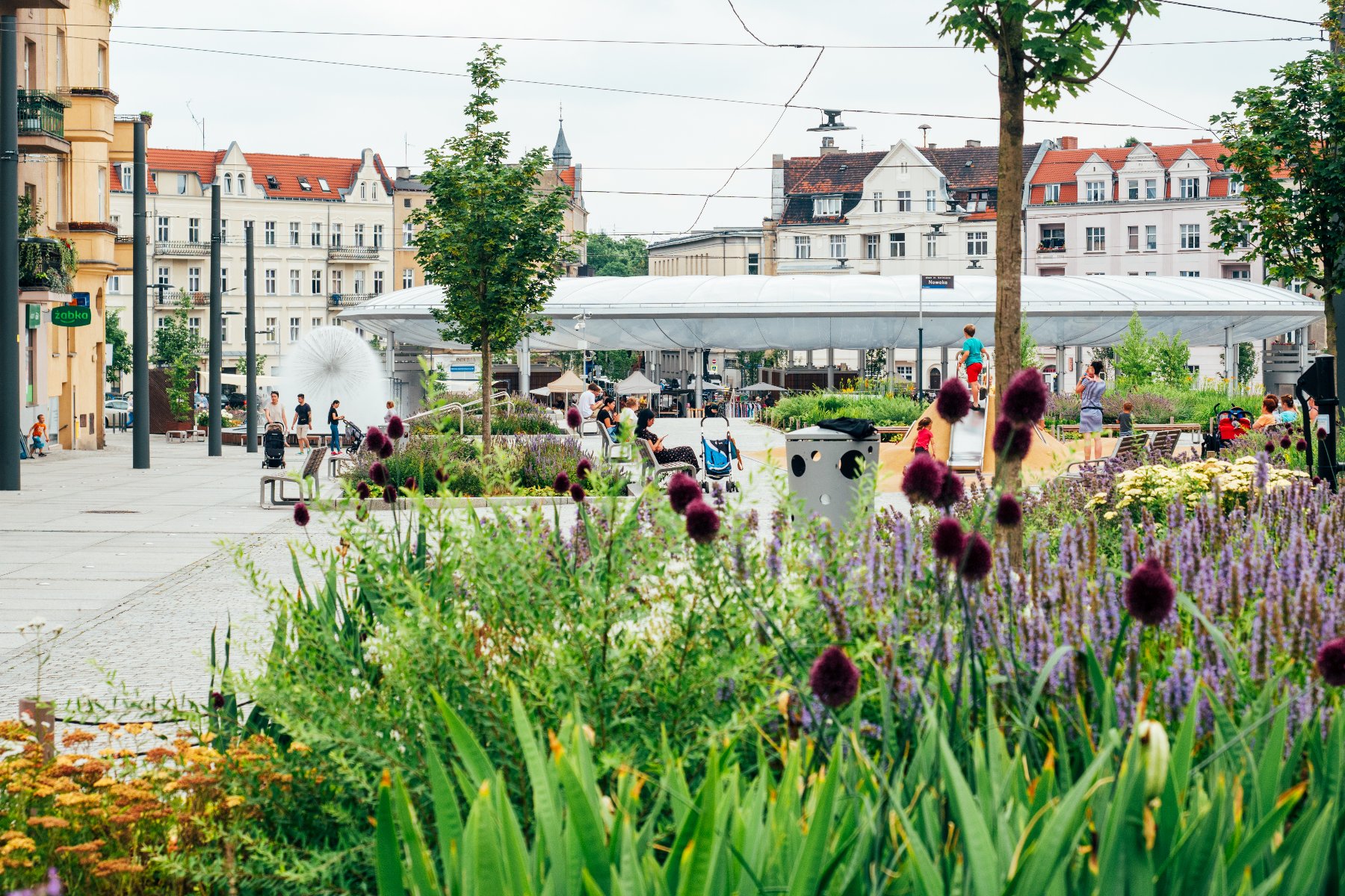 Galeria zdjęć przedstawia rynek Łazarski. - grafika artykułu