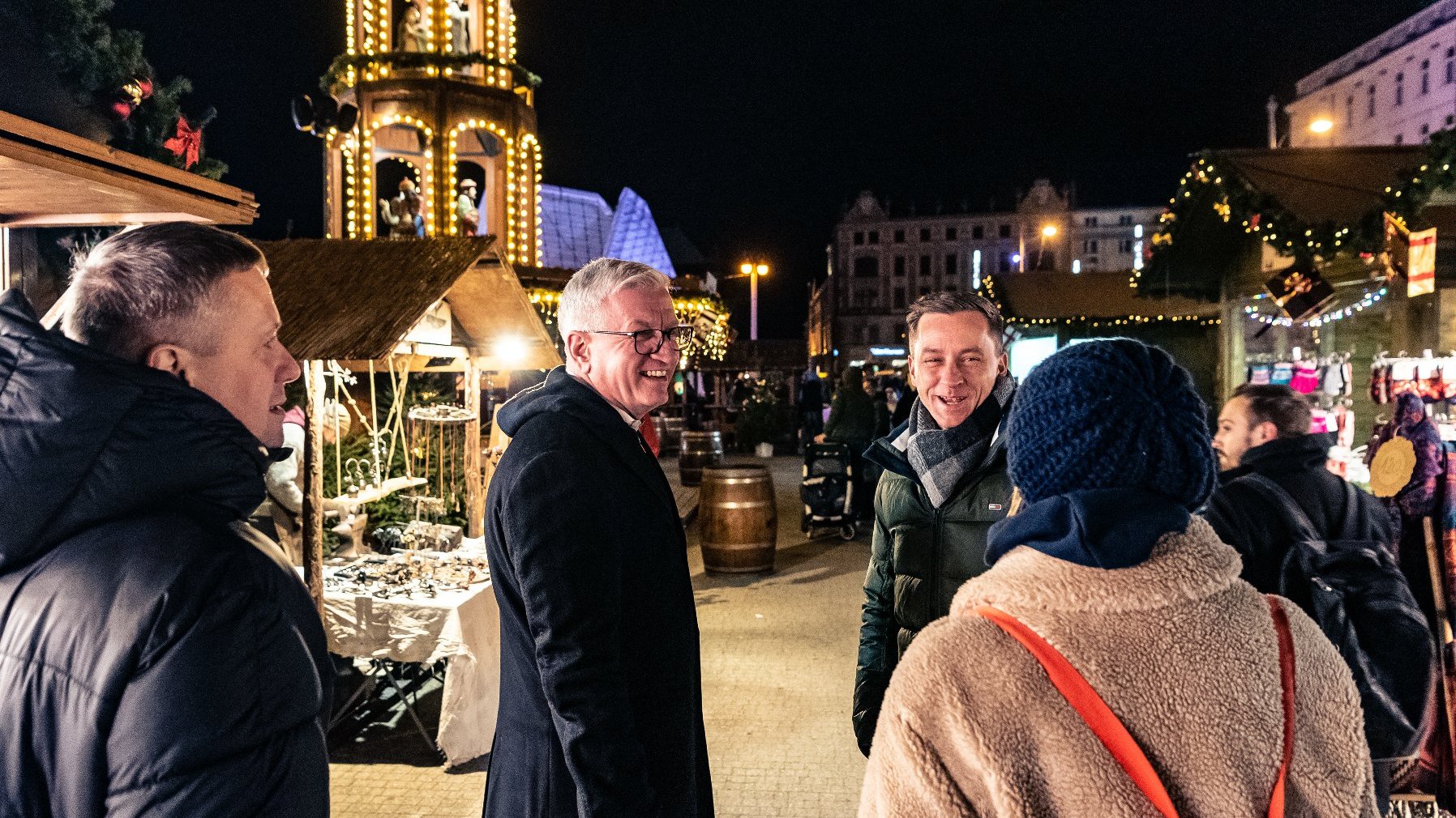 Galeria zdjęć przedstawia otwarcie Betlejem Poznańskiego na pl. Wolności.