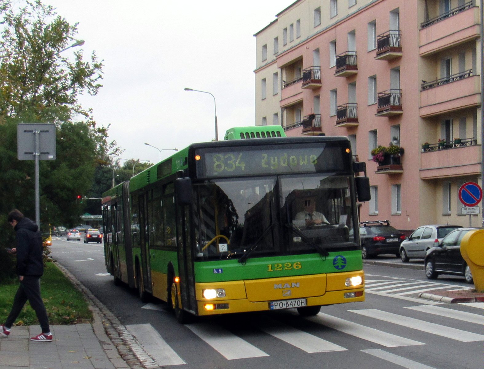 Autobus linii nr 834 - grafika artykułu