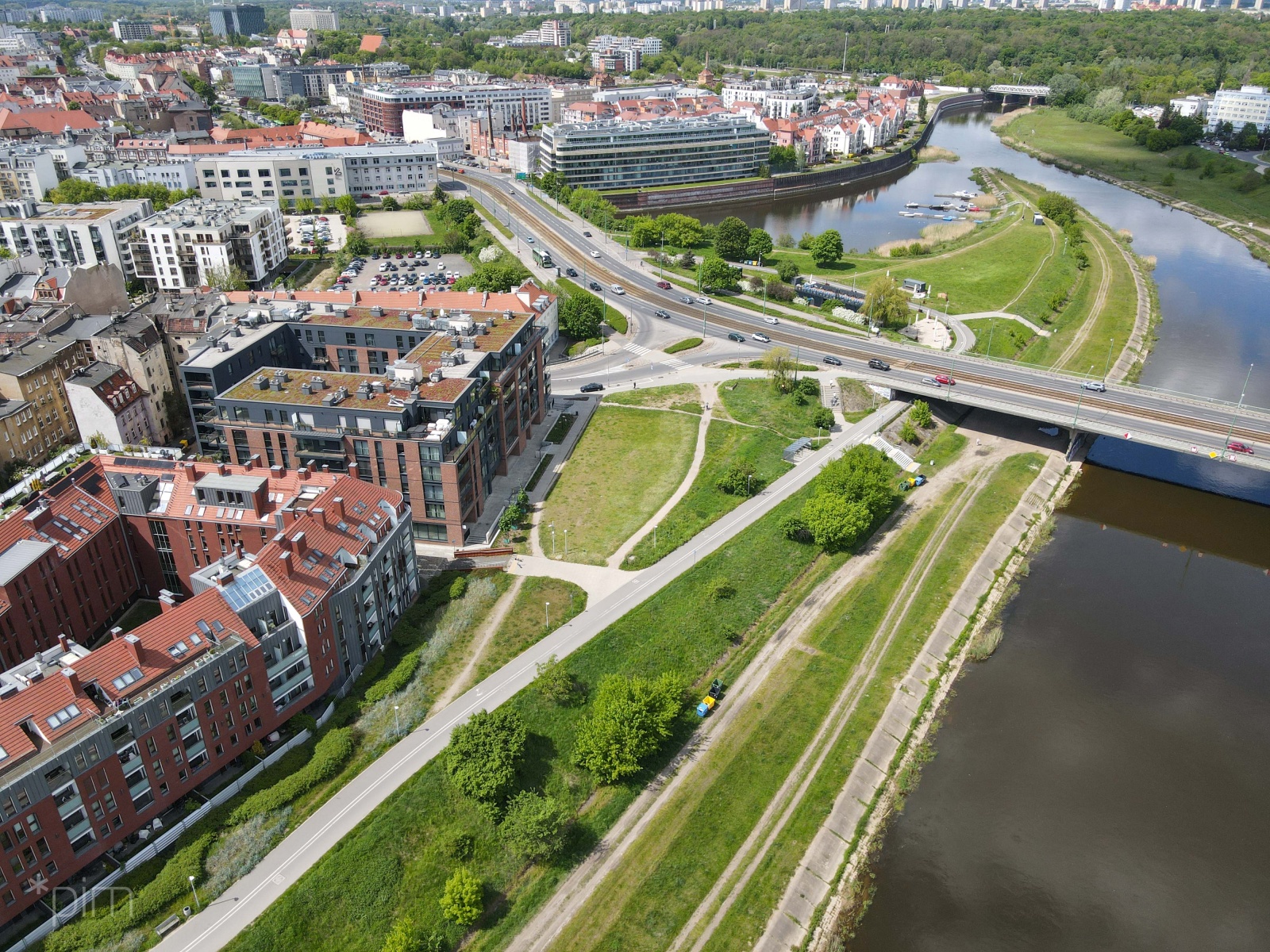 Zdjęcie Wartostrady i brakującego odcinka przy moście Chrobrego - grafika artykułu