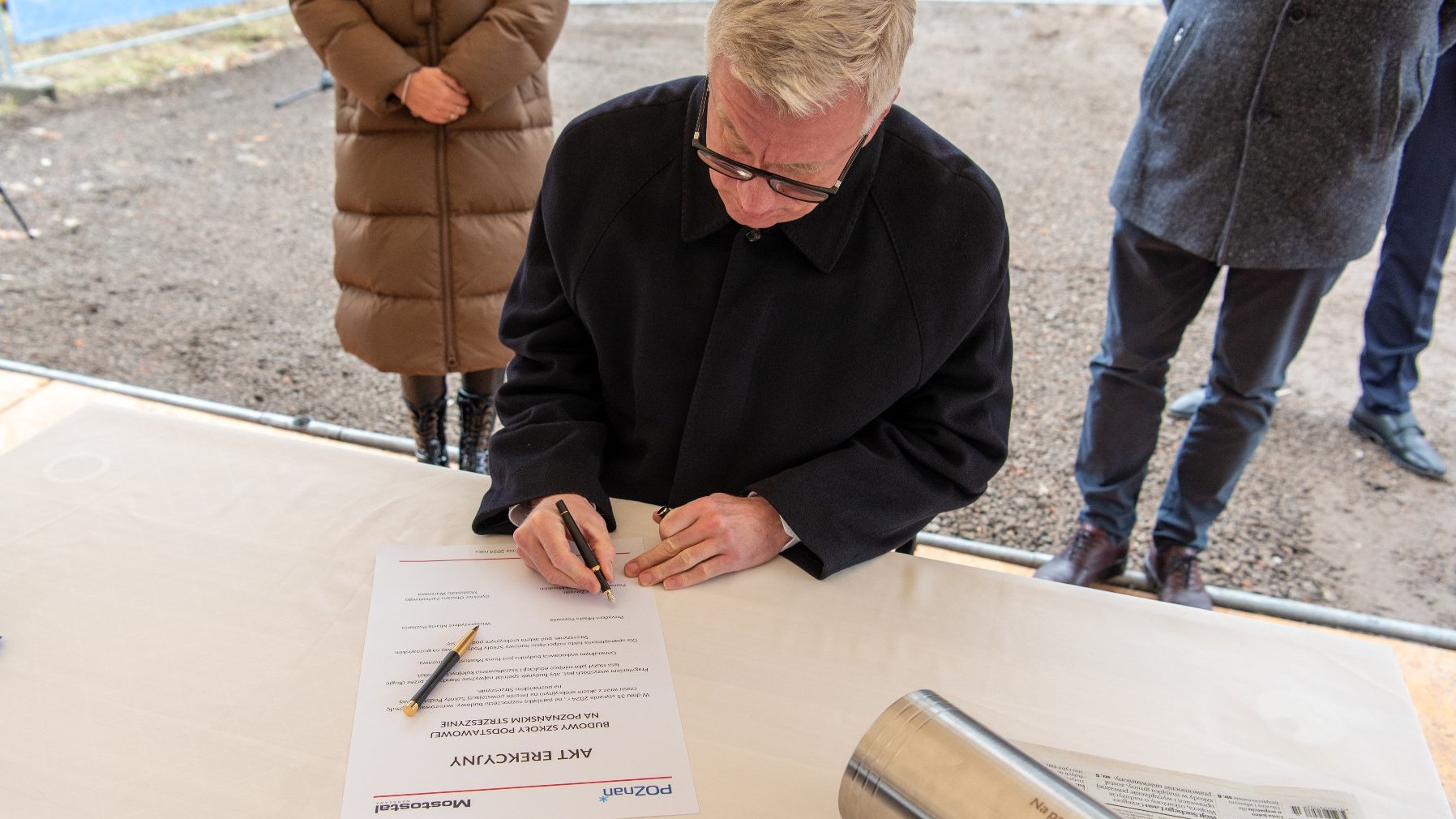 Galeria zdjęć z podpisania aktu erekcyjnego i wmurowania kapsuły czasu przy szkole na Strzeszynie