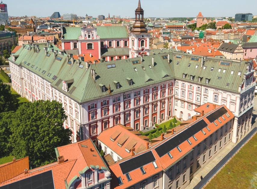 Widok z lotu ptaka na Urząd Miasta Poznania od strony parku Chopina - grafika artykułu