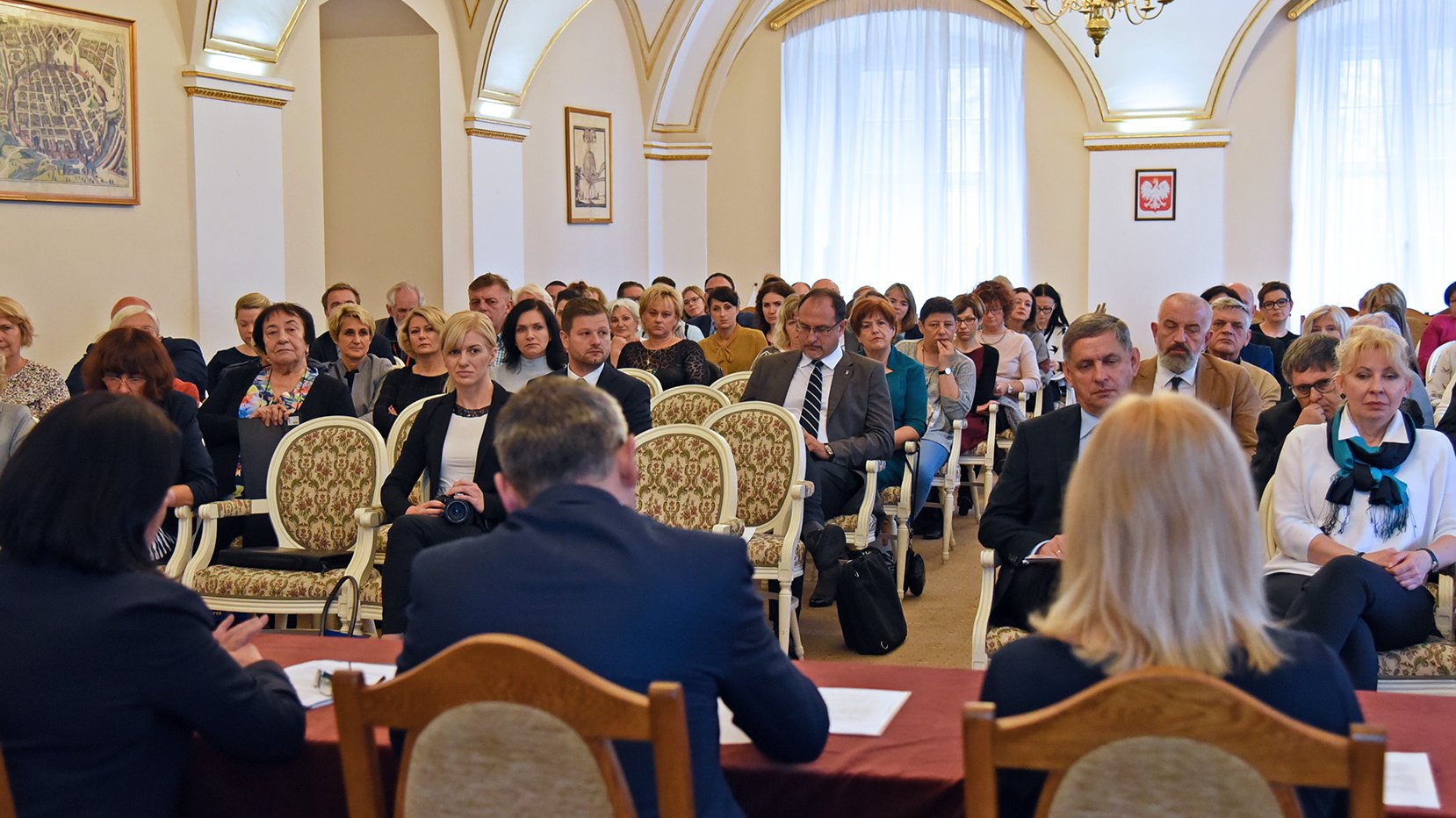 konferencja, widok na sale, osoby siedzące 