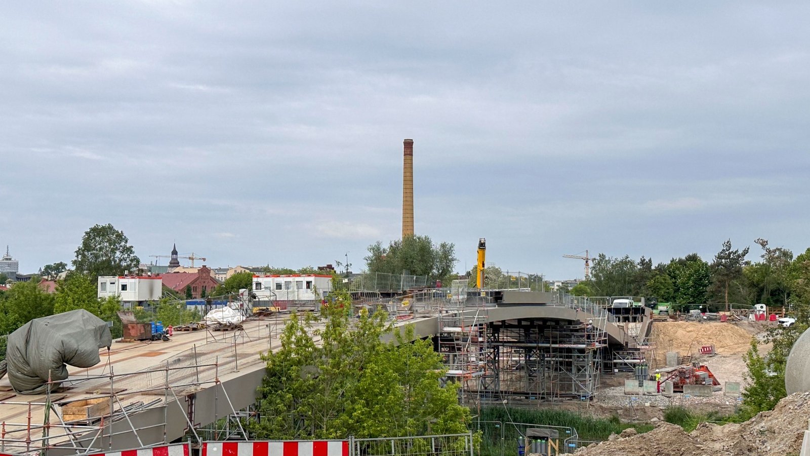 Widok na budowy, który połączy Zagórze z Berdychowem