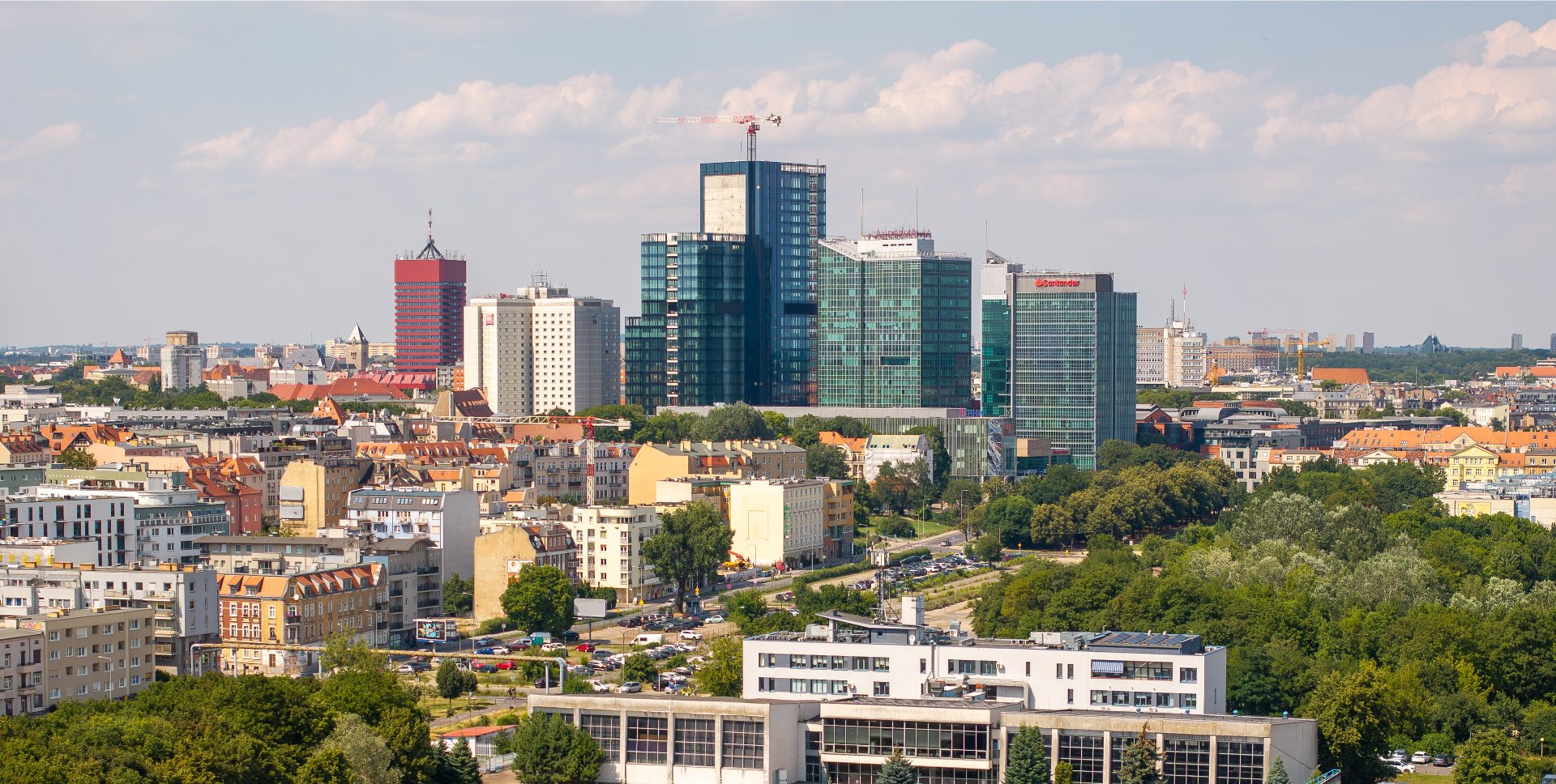 Widok na rozciągające się Miasto Poznań. W centrum "poznański Manhattan". - grafika artykułu