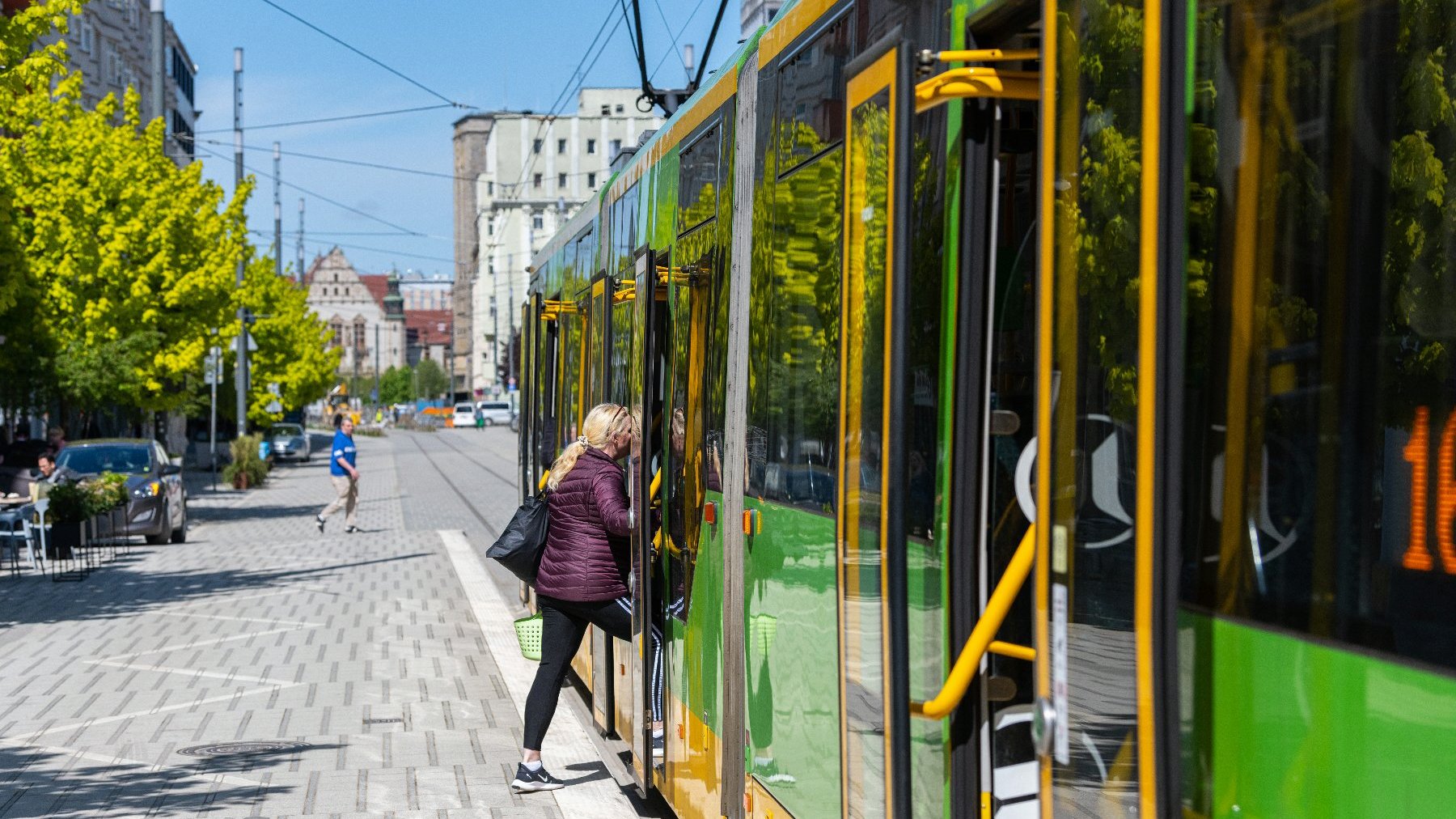 Tramwaj na przystanku na ul. Św. Marcin