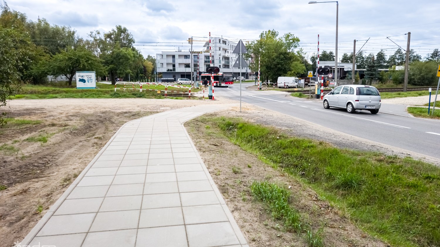 Galeria zdjęć z odnowionych okolic przejazdu kolejowego przy ul. Morasko