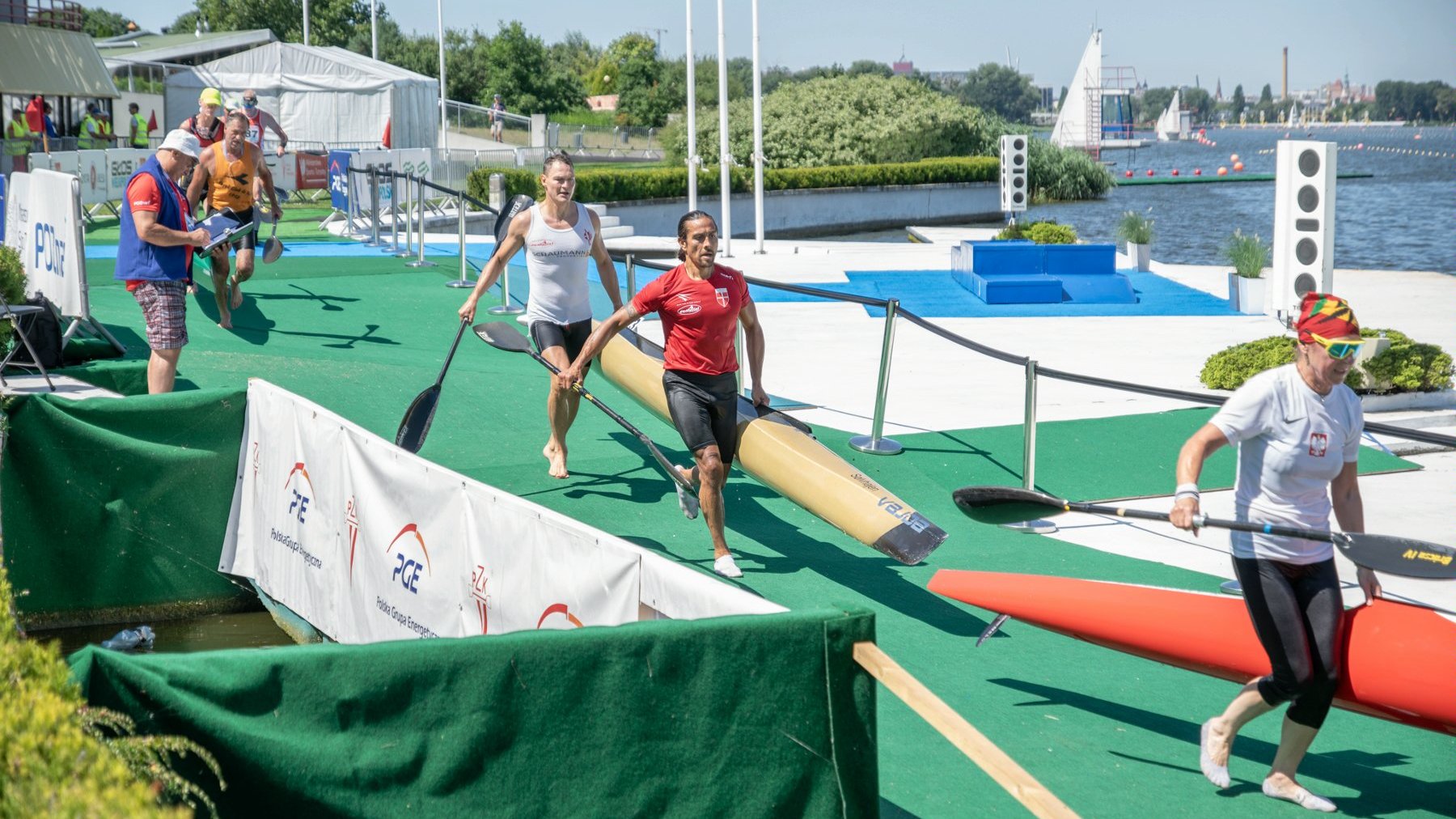 Galeria zdjęć z zawodów kajakowych na jeziorem Maltańskim