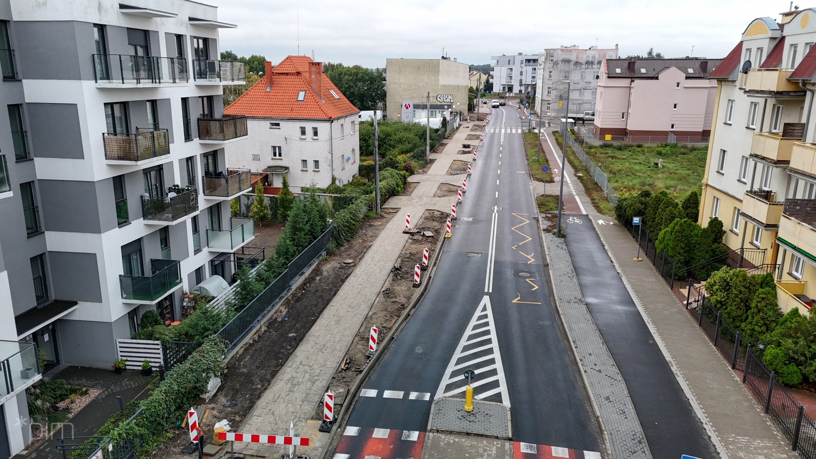 Galeria zdjęć z budowy drogi rowerowej wzdłuż ul. Dmowskiego - grafika artykułu