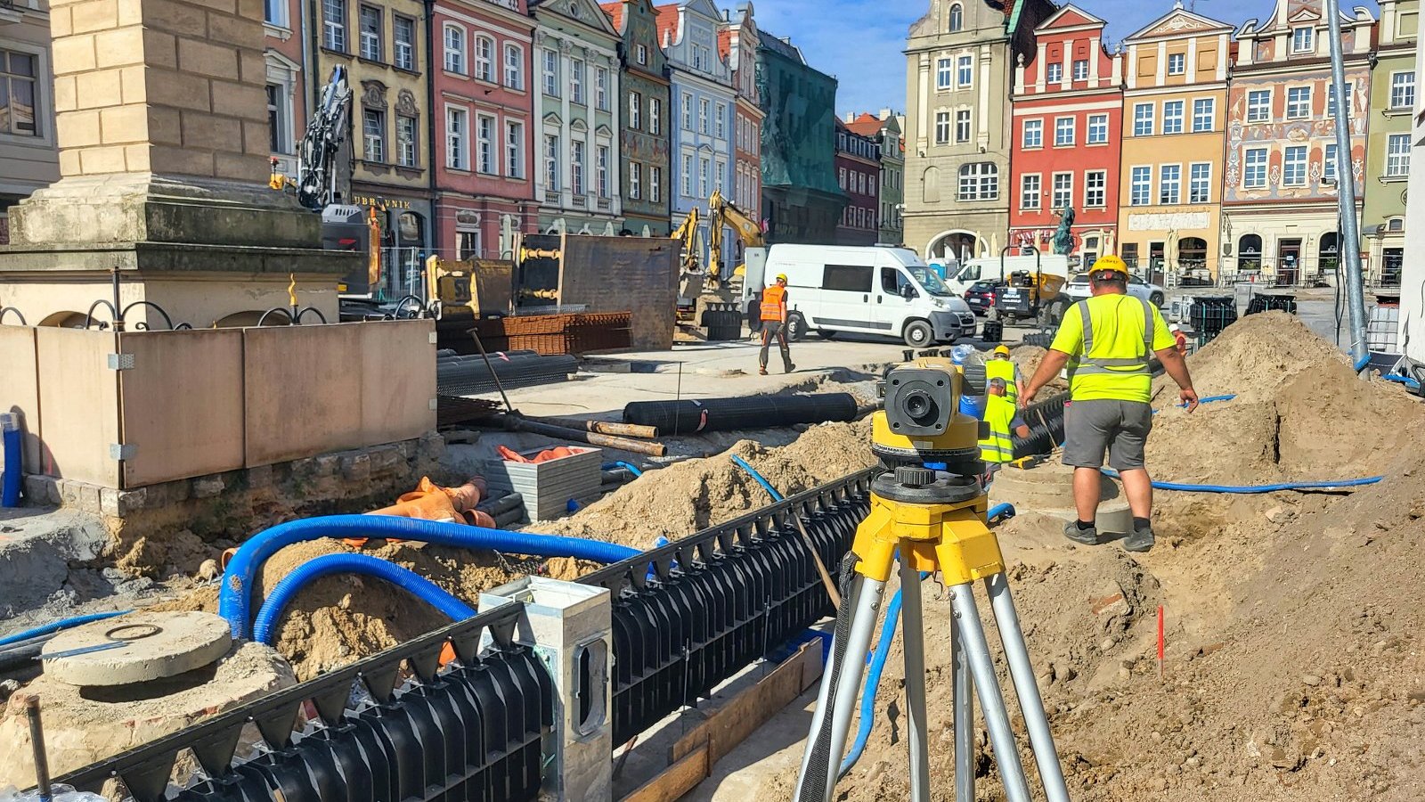 Na zdjęciu robotnoicy pracujący na rynku