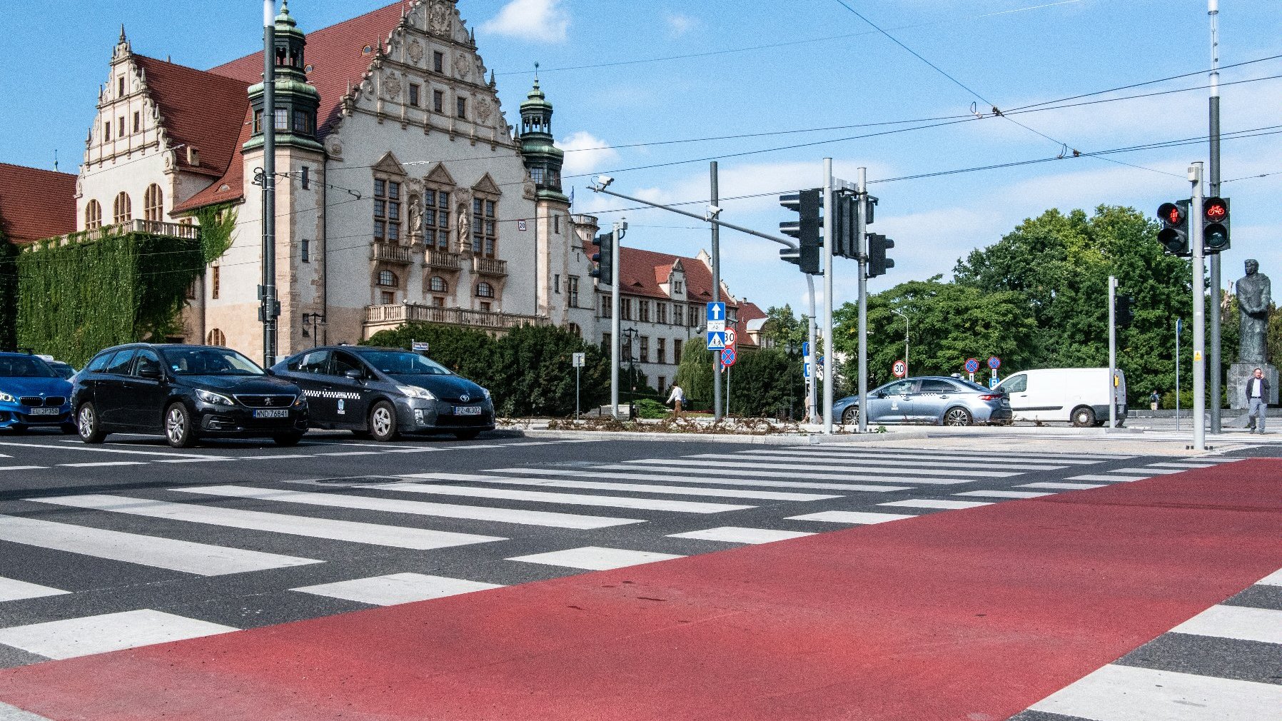 Na zdjęciu nowe przejście dla pieszych przy ul. Św. Marcin, na wysokości Auli UAM