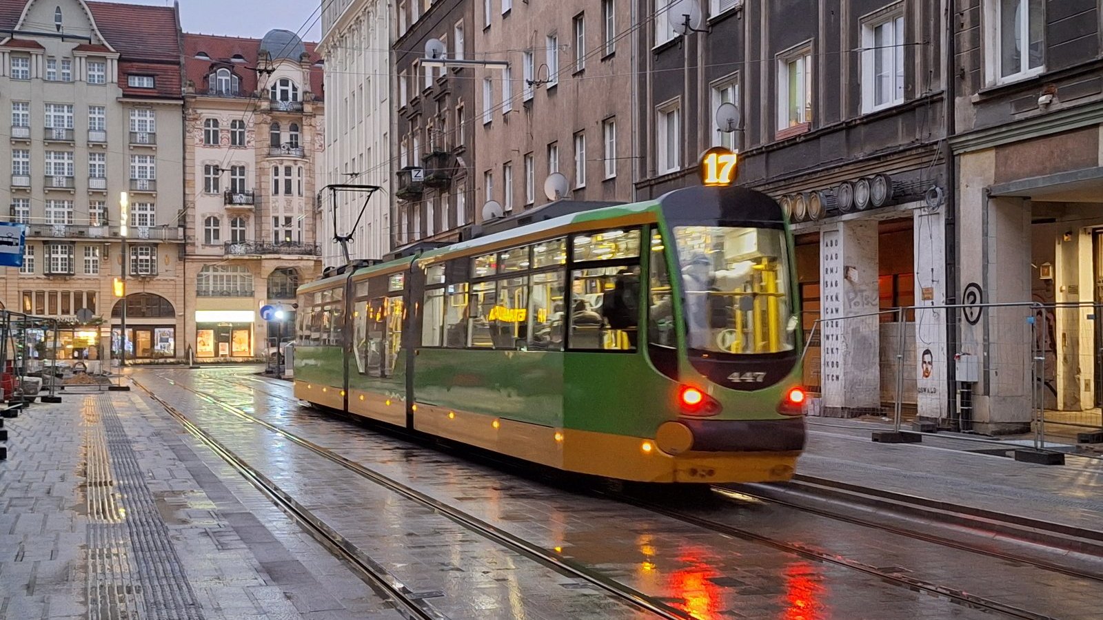 Galeria zdjęć tramwajów jadących w centrum