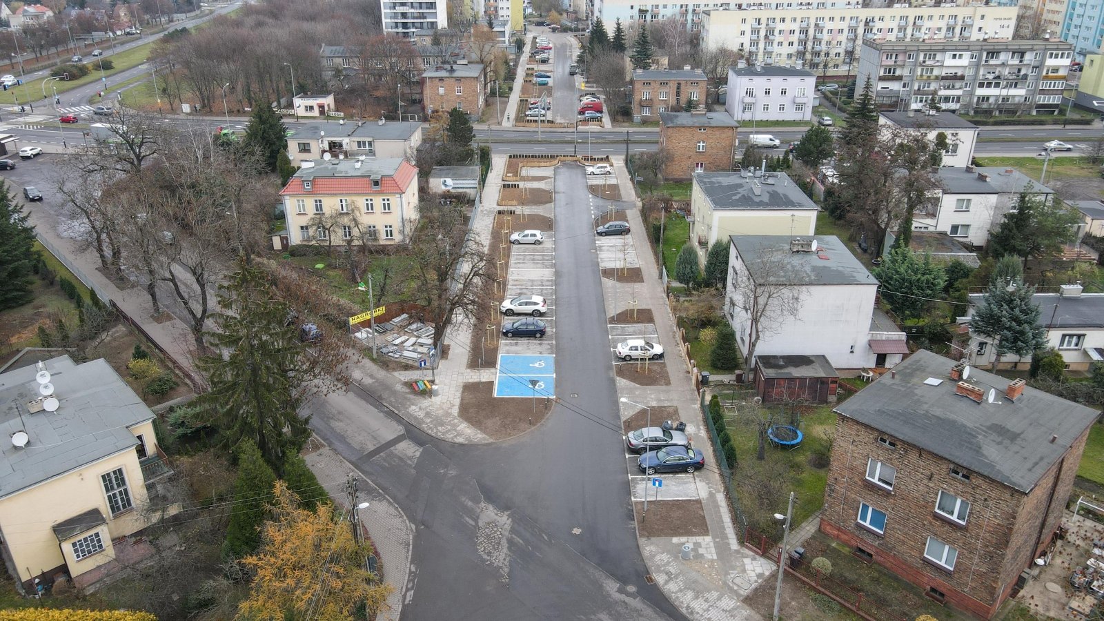 Ulica Kordeckiego z nową nawierzchnią i zielenią