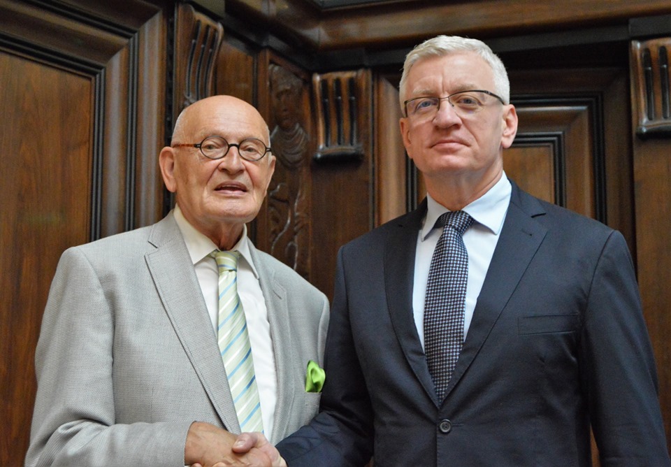 Jacek Jaśkowiak spotkał się m.in. z nadburmistrzem Herbertem Schmalstiegiem, który doprowadził do umowy między Poznaniem a Hanowerem - grafika artykułu