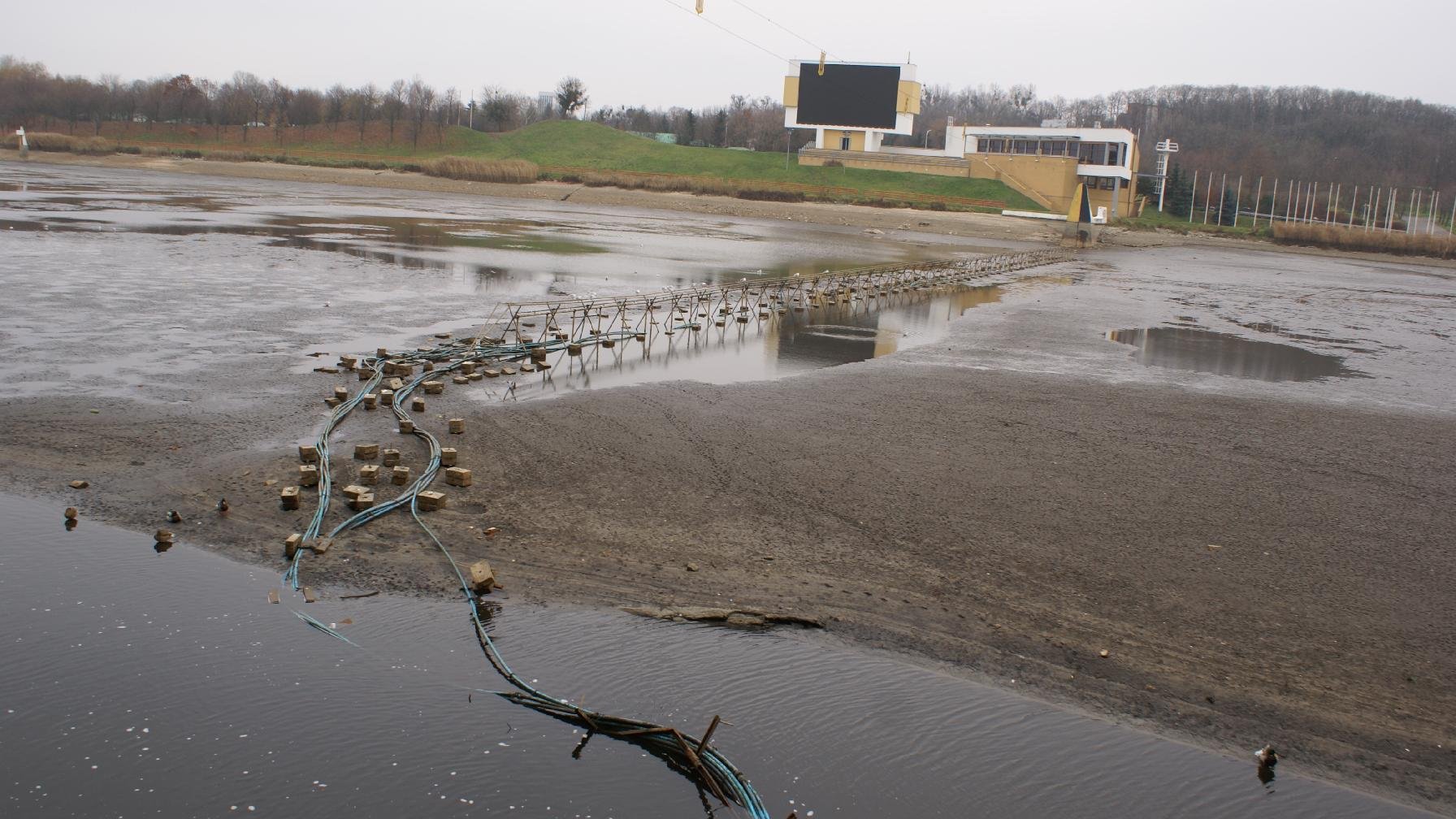 Zdjęcie sprzed 8 lat z Jeziora Maltańskiego ze spuszczoną wodą