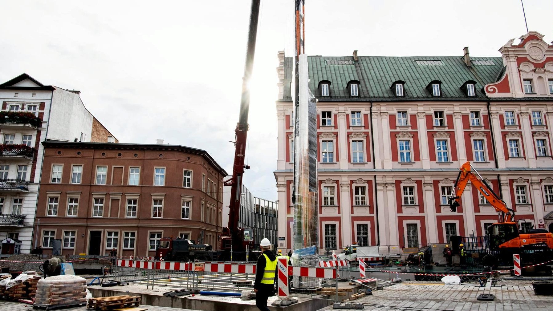 Zegar Historii stanął na placu Kolegiackim