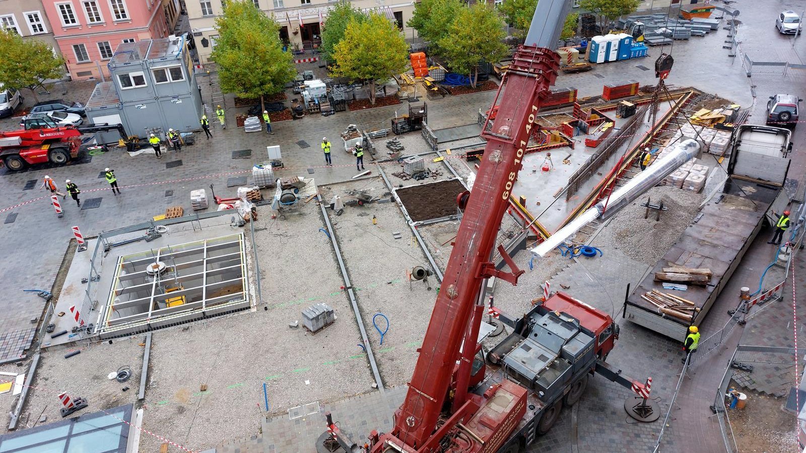 Zegar Historii stanął na placu Kolegiackim