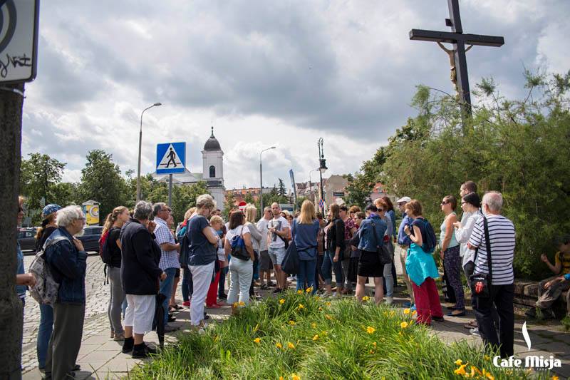 Przechadzki po placu Kolegiackim, Chwaliszewie (zdjęcia: Cafe Misja)