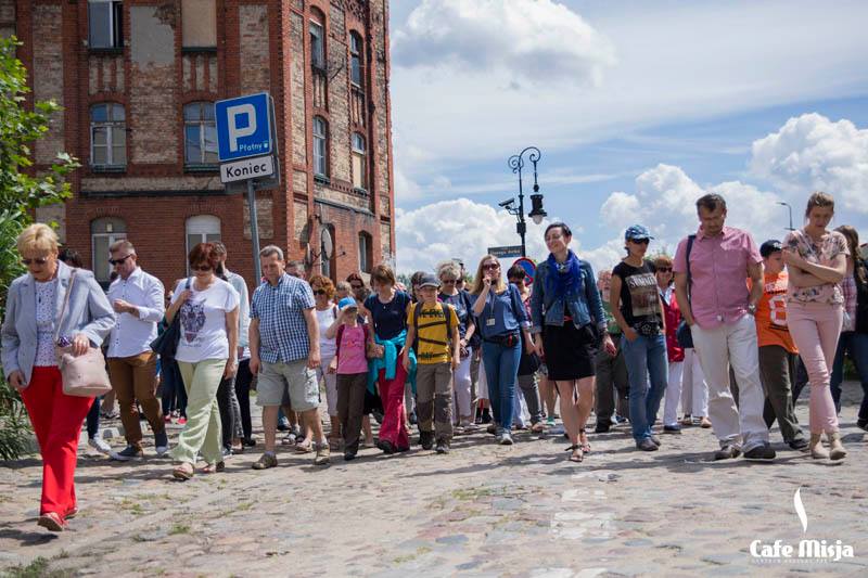 Przechadzki po placu Kolegiackim, Chwaliszewie (zdjęcia: Cafe Misja)