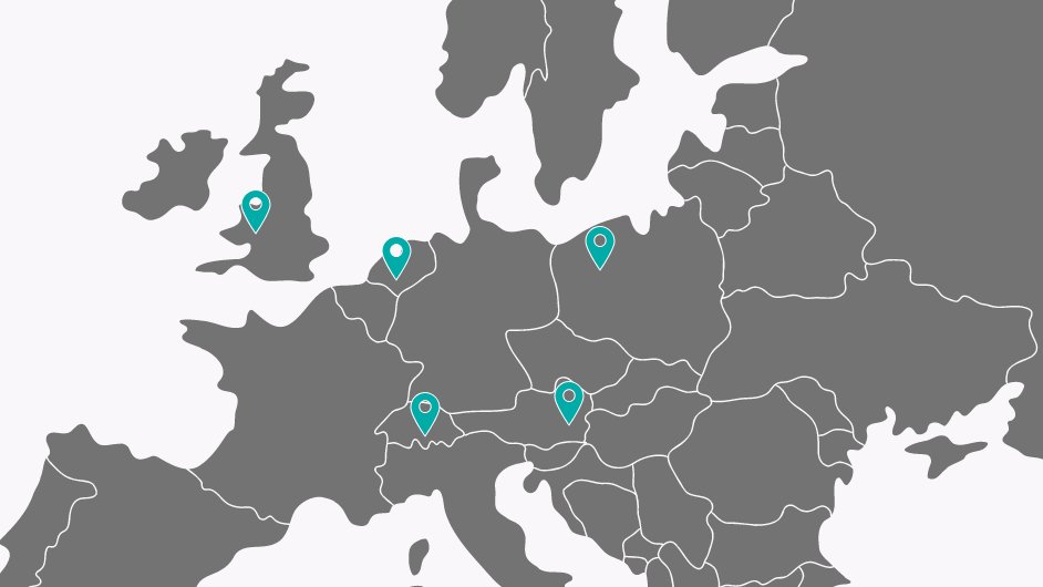 Mapa konturowa Europy z zaznaczonymi pięcioma miastami: Bellinzona (Szwajcaria), Bristol (Wielka Brytania), Graz (Austria), Maastricht (Holandia) i Poznań (Polska)