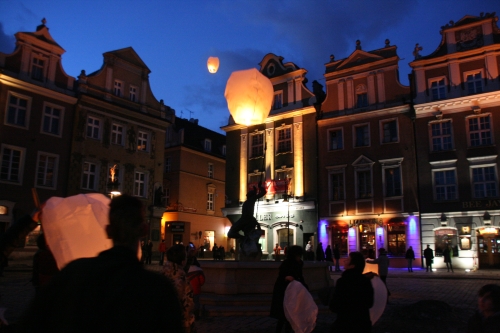 Latające lampiony, fot. Piotr Fabiański