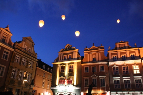 Latające lampiony, fot. Piotr Fabiański