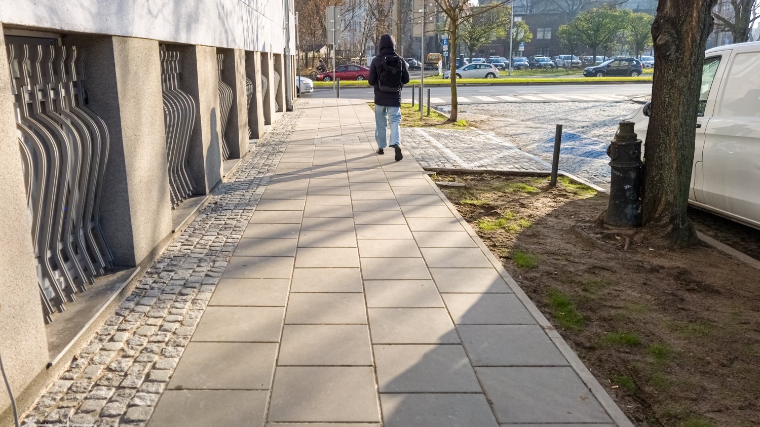 Galeria zdjęć z wyremontowanych chodników na ulicach Marcelińskiej i Ziętary