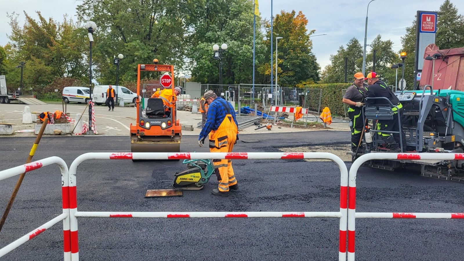 Galeria zdjęć budowanej drogi rowerowej w rejonie ulic Strzeleckiej i Królowej Jadwigi