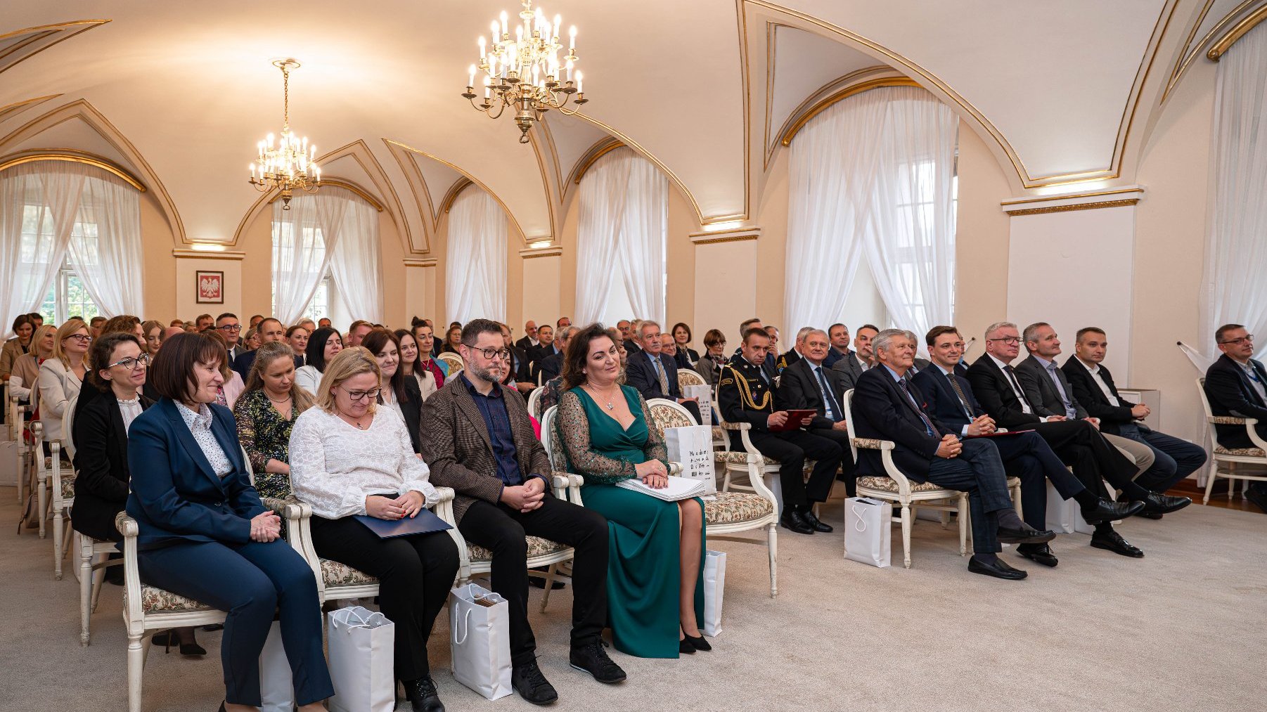 Na zdjęciu Sala Biała urzędu miasta, pełna gości