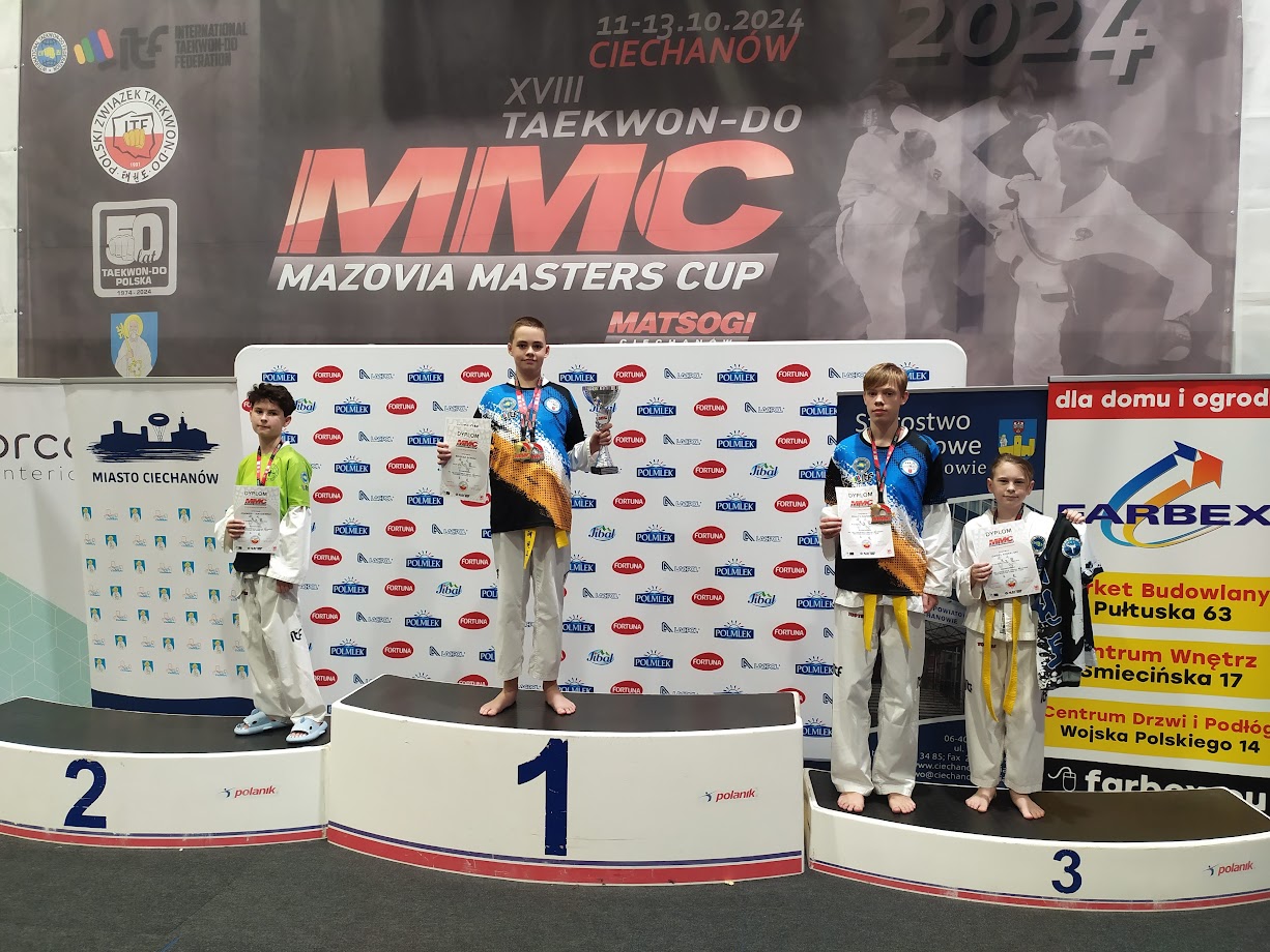 Zawodnicy PSKT na podium zawodów Mazovia Masters Cup - zawodnicy stoją na podium - grafika artykułu