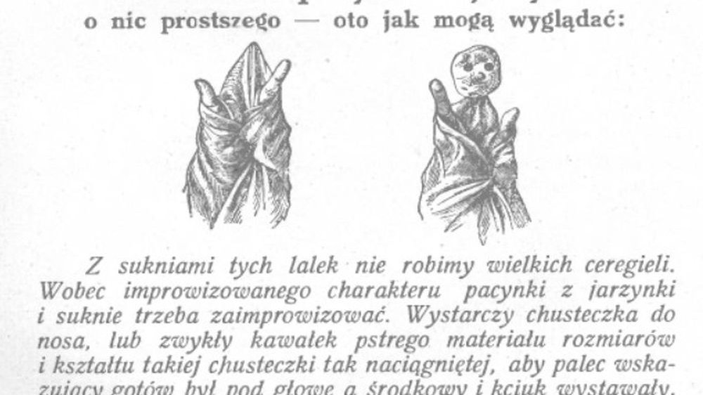 Porada na temat tego jak samodzielnie zrobić kukiełkę teatralną w domu. Tekst ilustruje poglądowy rysunek ręki owiniętej w chusteczkę, z nasadzoną głową pacynki, chyba wykonaną z brukselki.