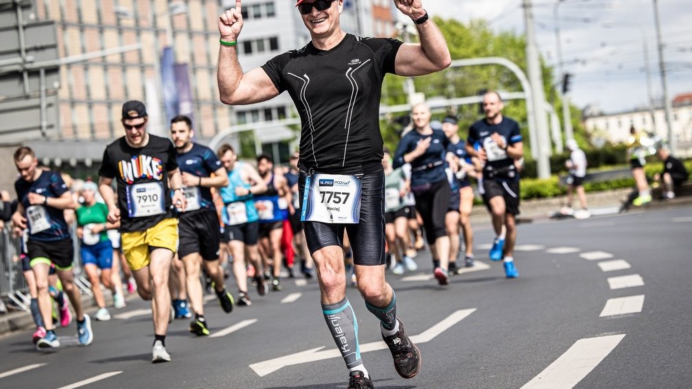 16. PKO Poznań Półmaraton - biegacze na trasie