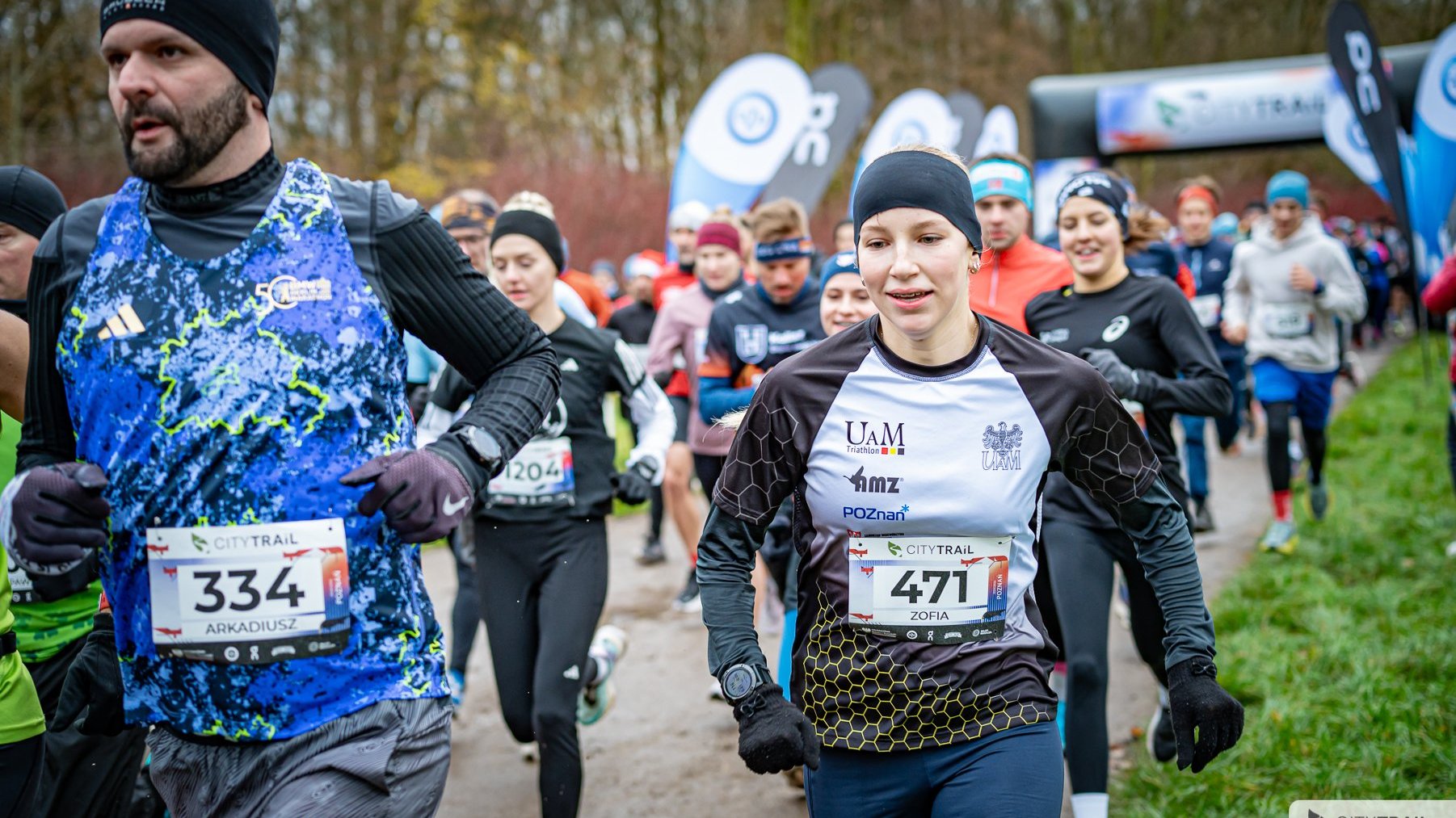 Bieg City Trail w Poznaniu, fot. Piotr Oleszak - zawodnicy w trakcie biegu