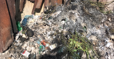 Kontrola gospodarki odpadami komunalnymi ujawniła spalanie śmieci w ognisku