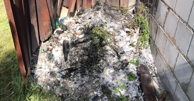 Kontrola gospodarki odpadami komunalnymi ujawniła spalanie śmieci w ognisku