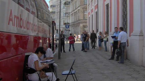 Zbiórka krwi przed Urzędem Miasta Poznania w dniu 20 sierpnia 2008 r.