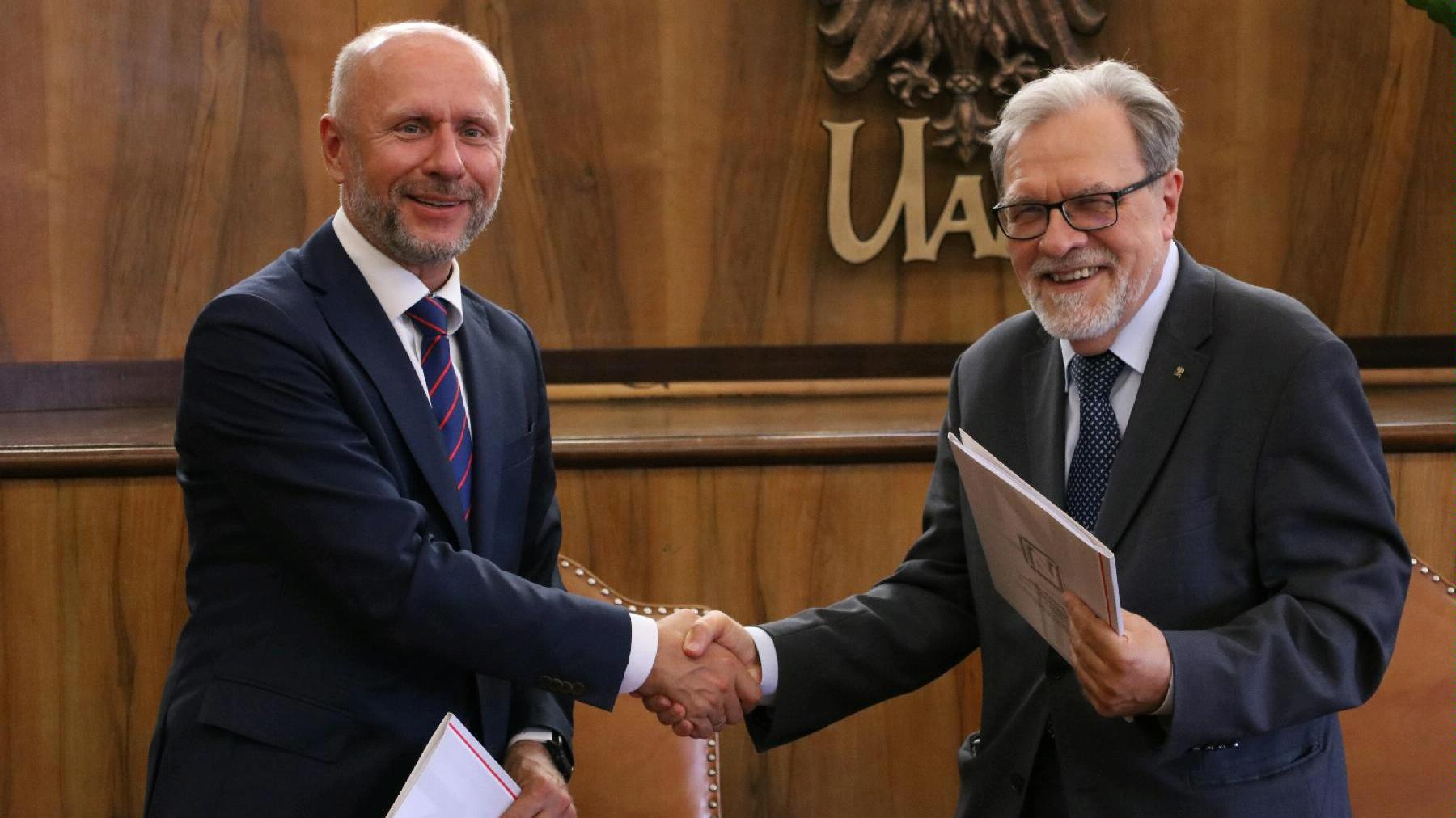 UAM i Miasto Poznań wymieniają grunty w ramach współpracy/ fot. Przemysław Stanula/ UAM - grafika artykułu