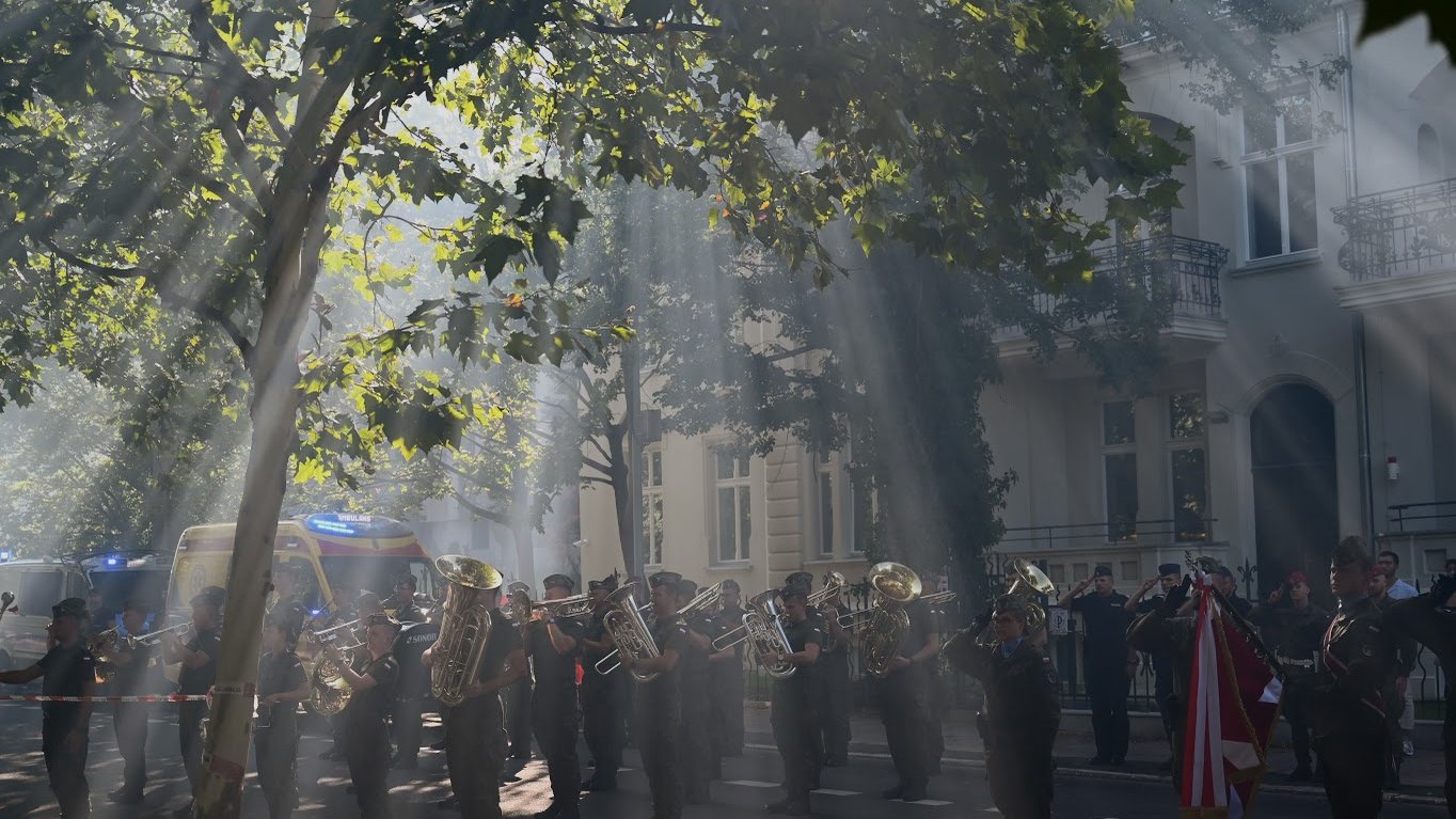 Na zdjęciu orkiestra wojskowa