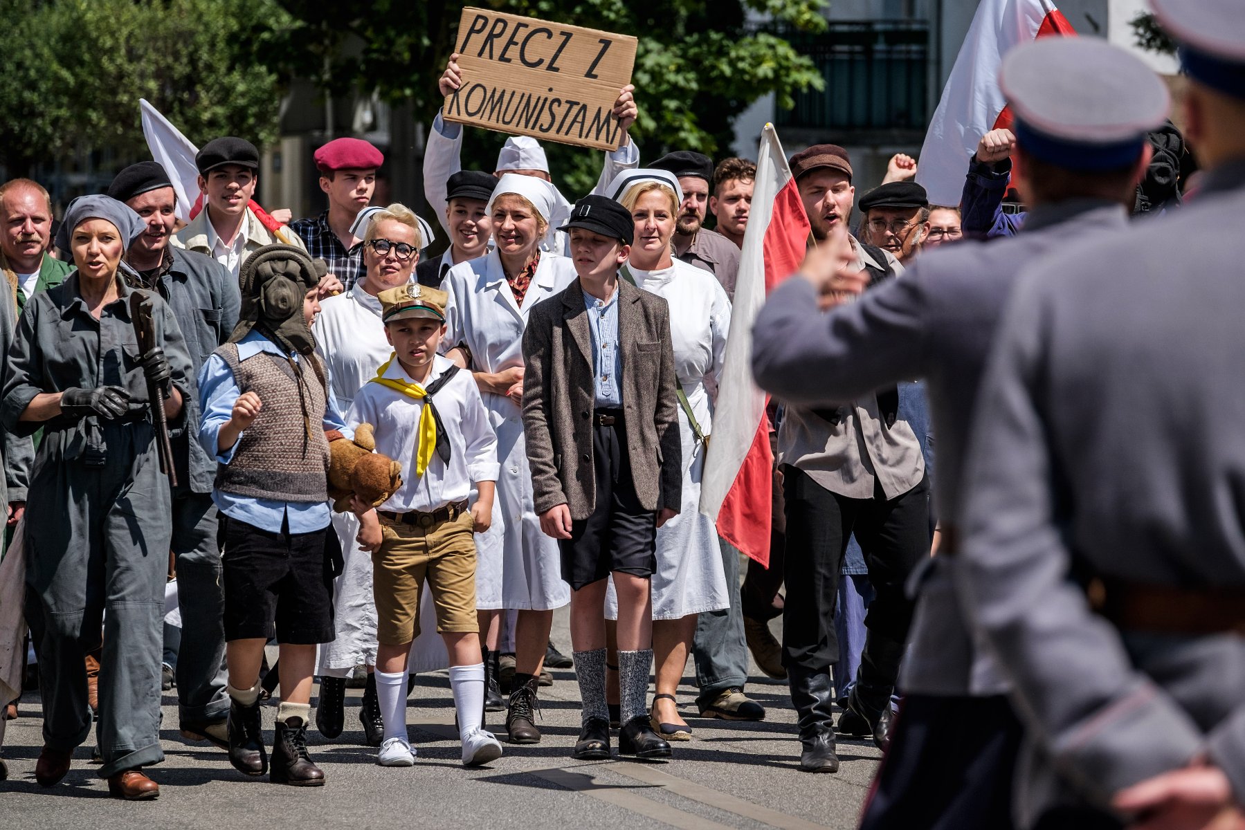 Przedstawieni. Grupa rekonstrukcyjna w strojach z lat 50.