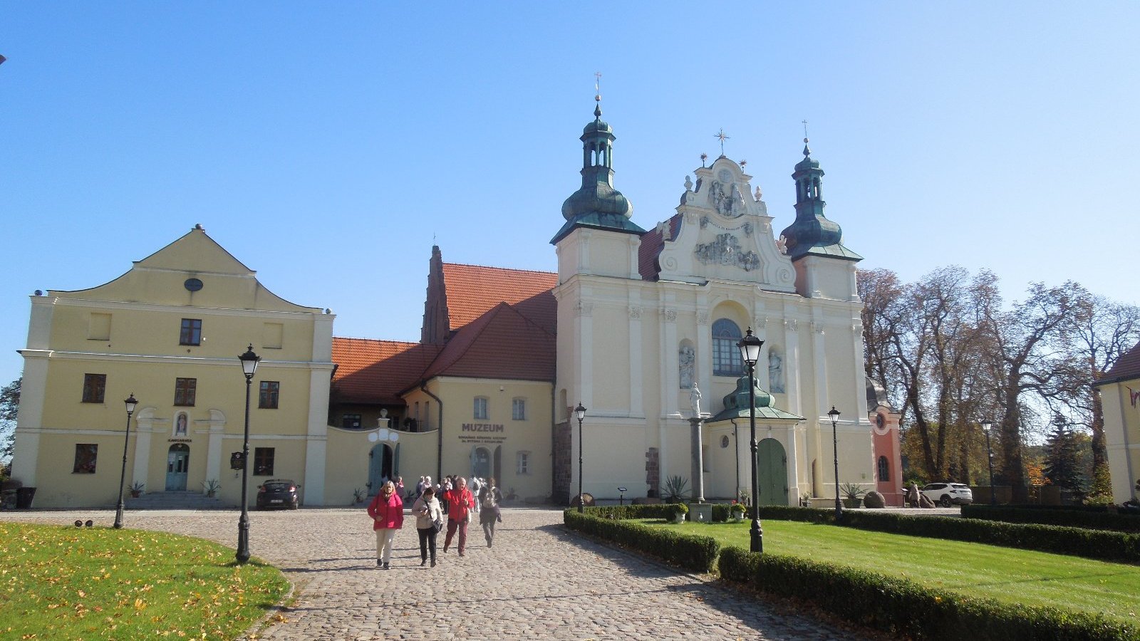 kościół Świętej Trójcy, barokowa fasada